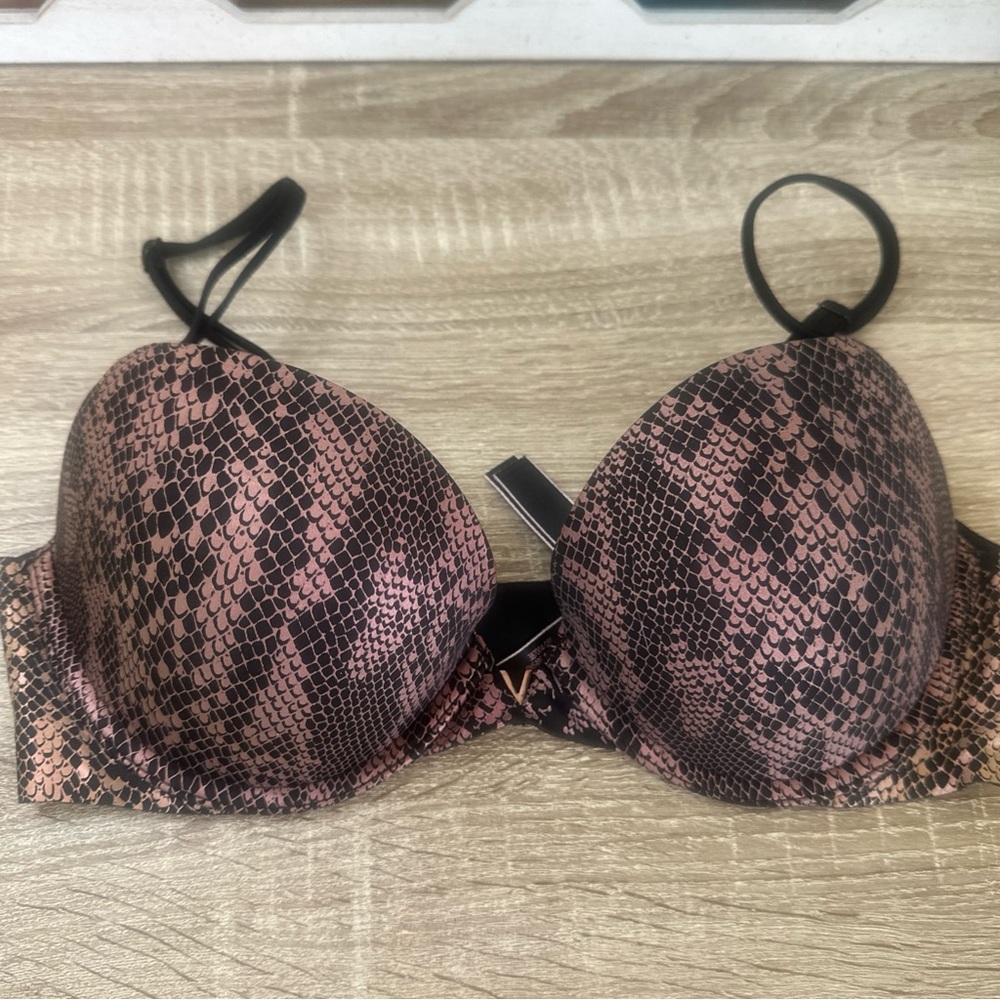 Victoria’s Secret Snakeskin Push-Up Bra Size 34 C￼